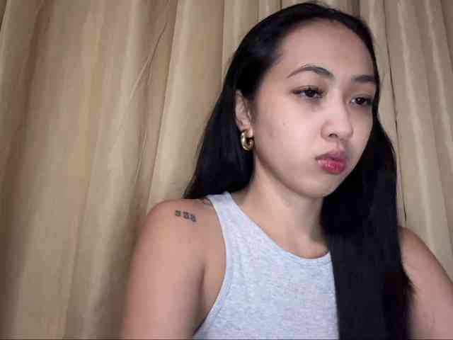 LilyBrazen webcam