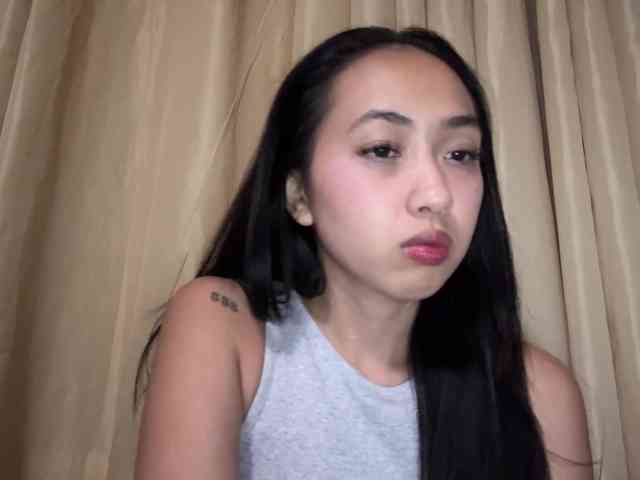 LilyBrazen webcam