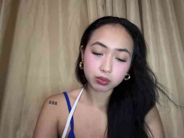 LilyBrazen webcam
