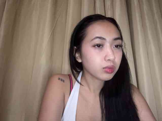 LilyBrazen webcam