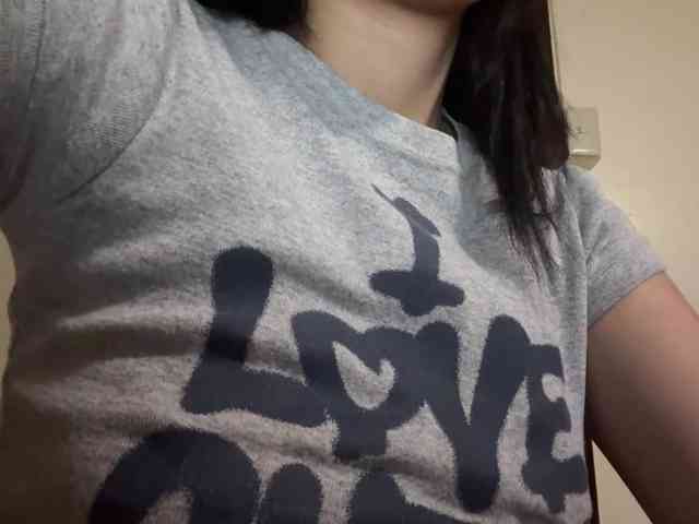 LilyBrazen webcam