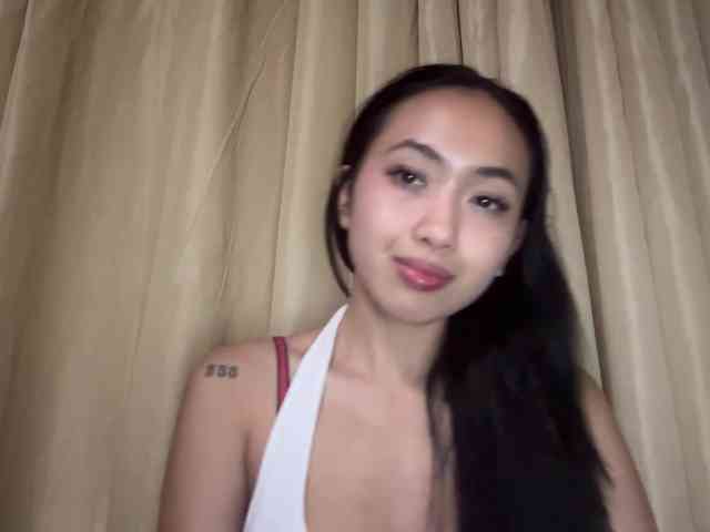 LilyBrazen webcam