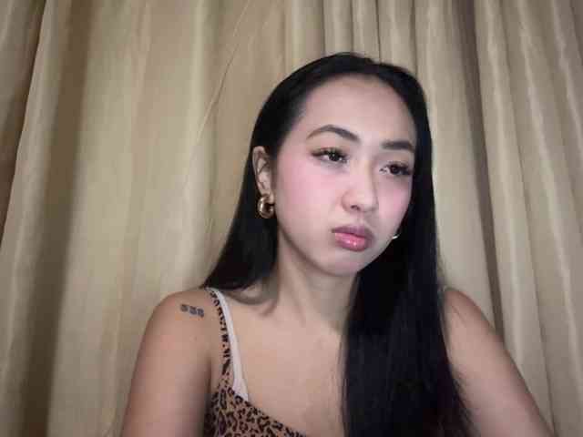 LilyBrazen webcam
