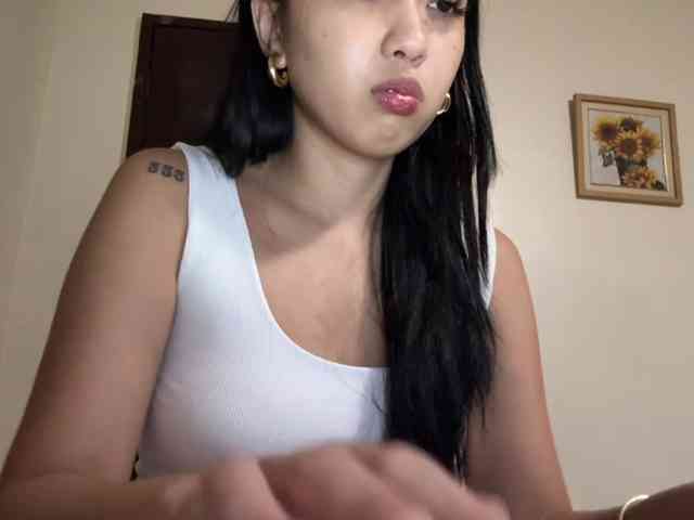 LilyBrazen webcam
