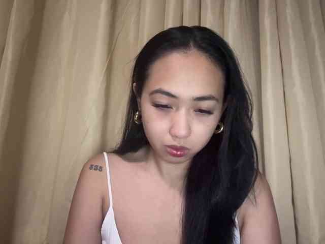 LilyBrazen webcam
