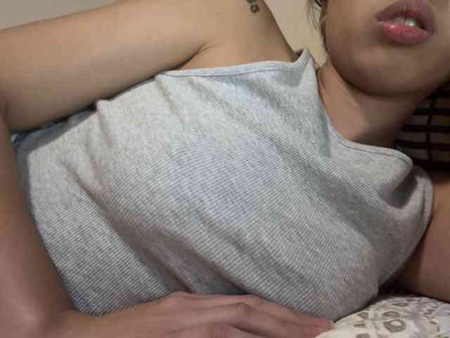 LilyBrazen webcam