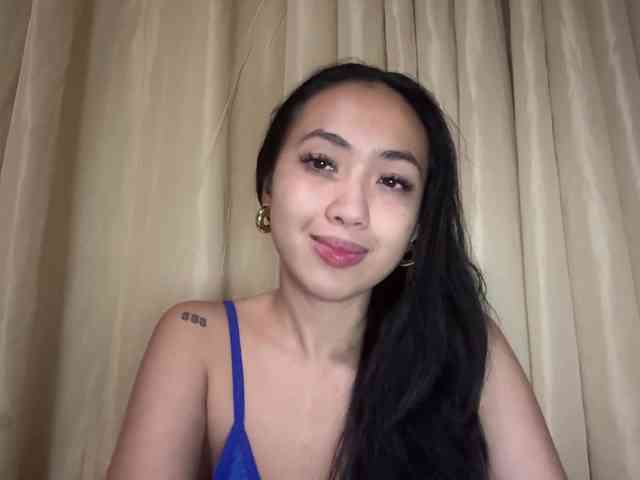 LilyBrazen webcam