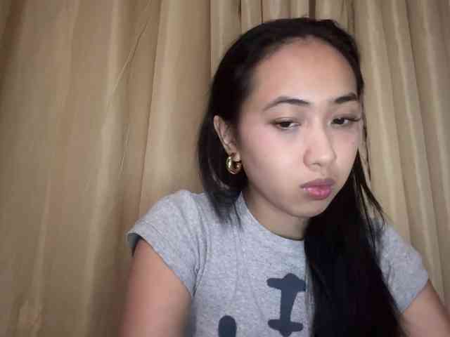 LilyBrazen webcam