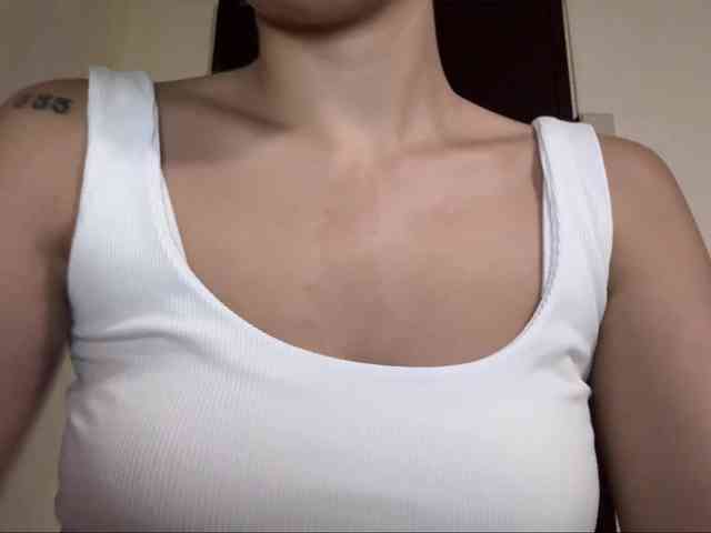 LilyBrazen webcam