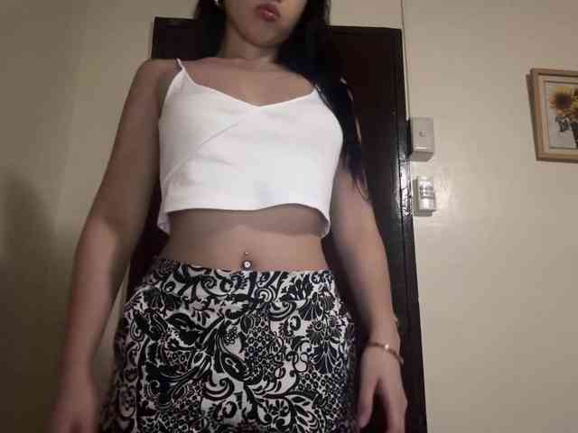 LilyBrazen webcam