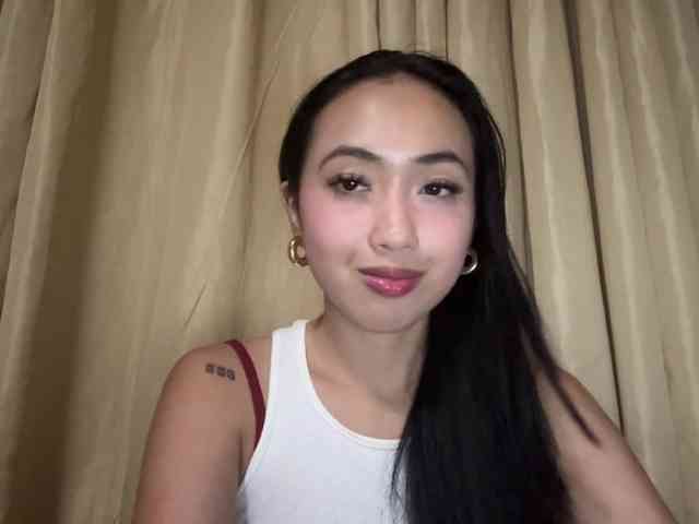 LilyBrazen webcam