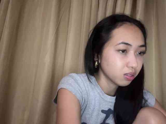 LilyBrazen webcam