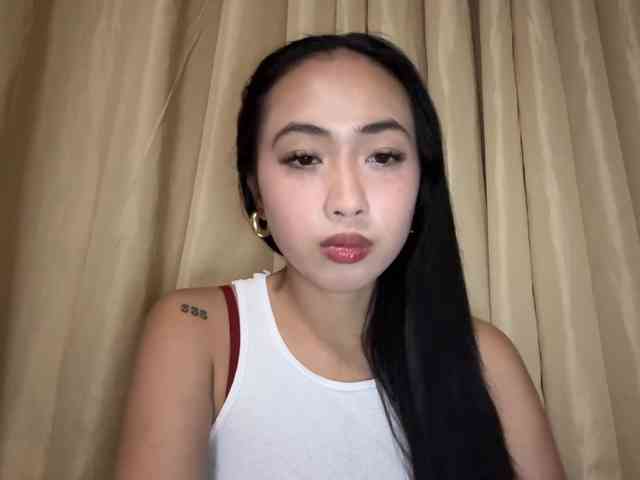 LilyBrazen webcam