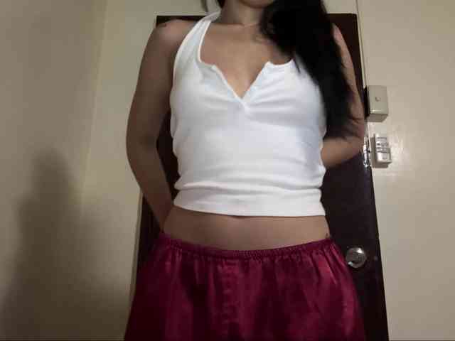 LilyBrazen webcam