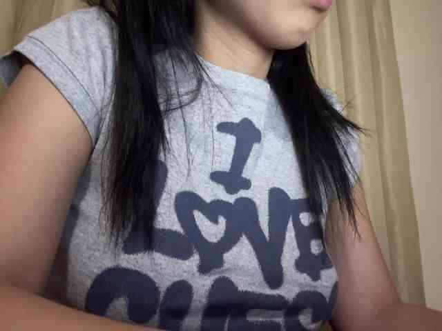 LilyBrazen webcam