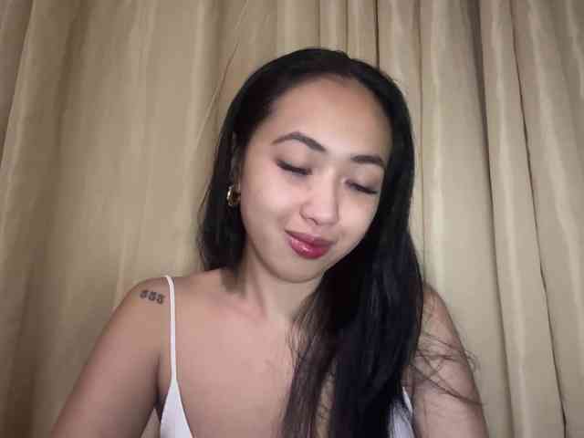 LilyBrazen webcam