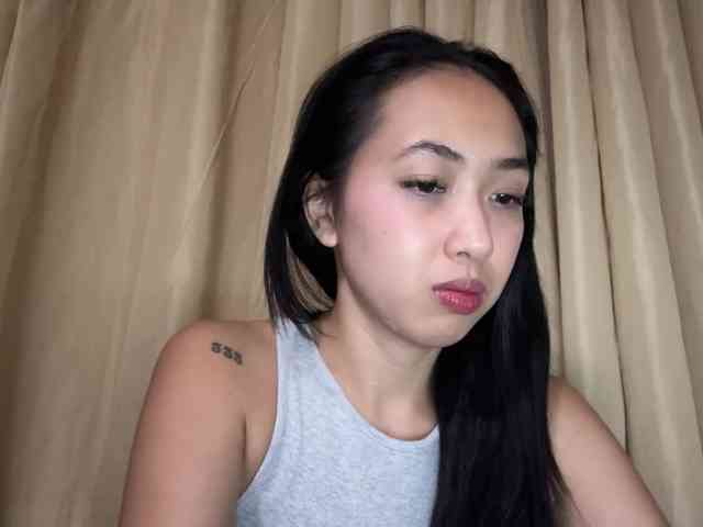 LilyBrazen webcam