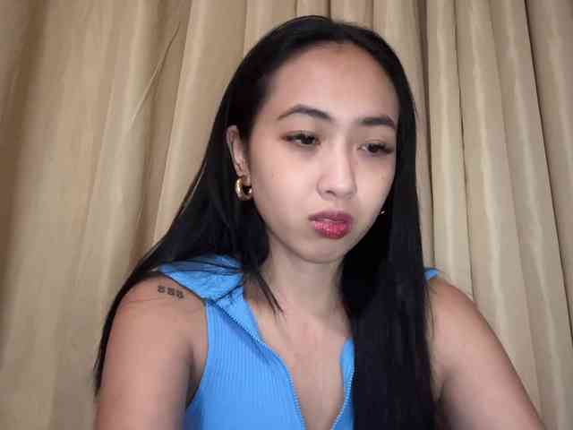 LilyBrazen webcam