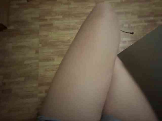 LilyBrazen webcam