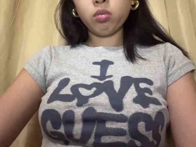 LilyBrazen webcam