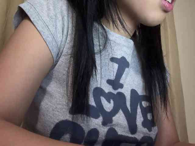 LilyBrazen webcam
