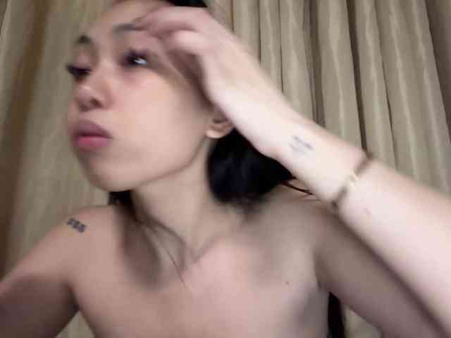 LilyBrazen webcam