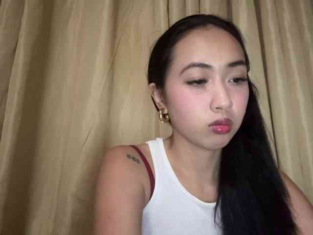 LilyBrazen webcam