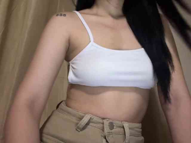 LilyBrazen webcam