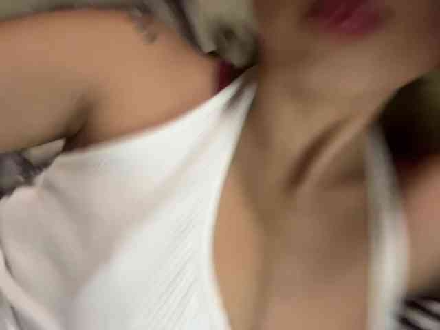 LilyBrazen webcam