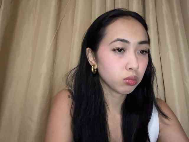 LilyBrazen webcam