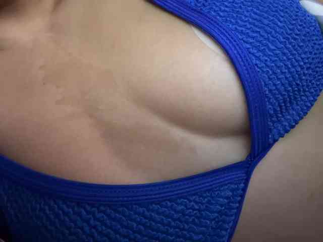 LilyBrazen webcam