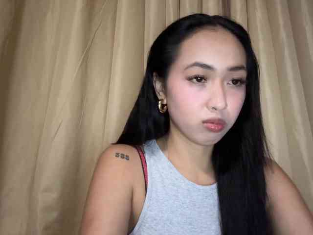 LilyBrazen webcam