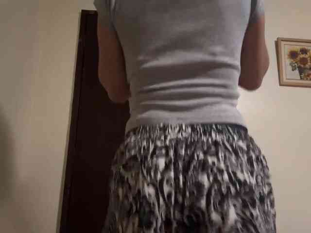 LilyBrazen webcam
