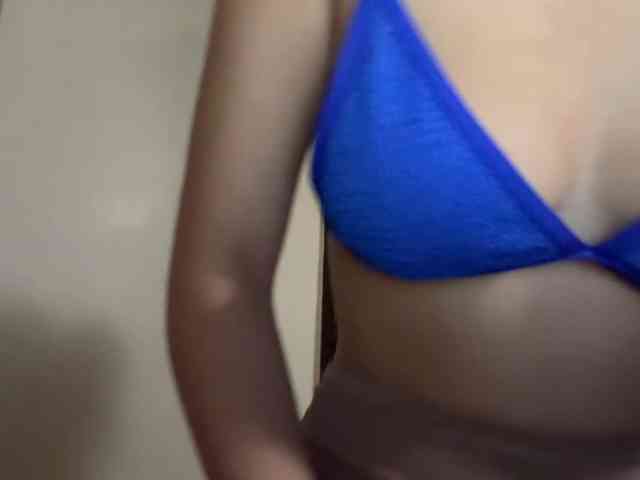 LilyBrazen webcam