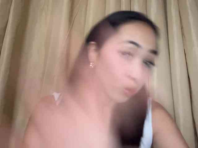 LilyBrazen webcam