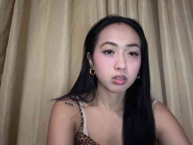 LilyBrazen webcam