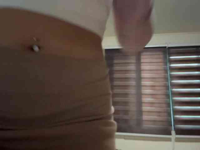 LilyBrazen webcam