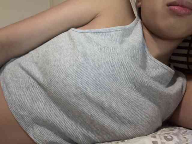 LilyBrazen webcam