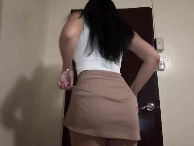 LilyBrazen webcam
