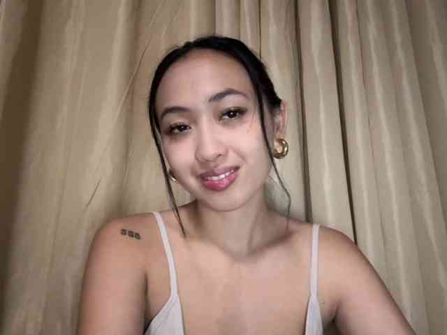 LilyBrazen webcam