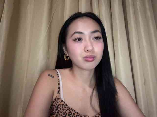 LilyBrazen webcam