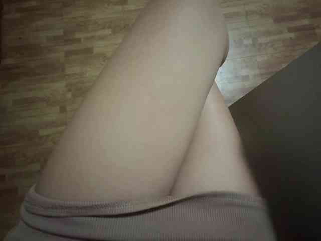 LilyBrazen webcam