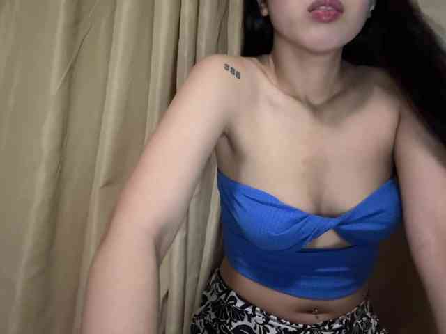 LilyBrazen webcam