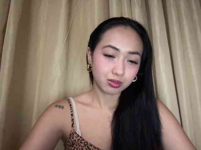 LilyBrazen webcam
