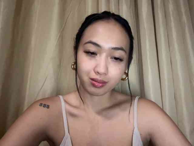 LilyBrazen webcam