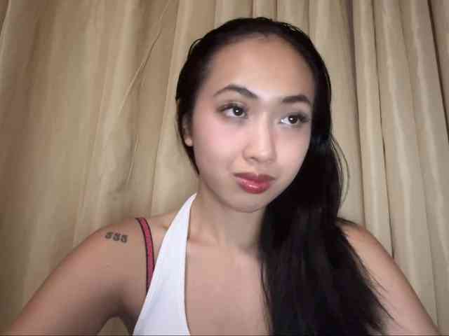 LilyBrazen webcam