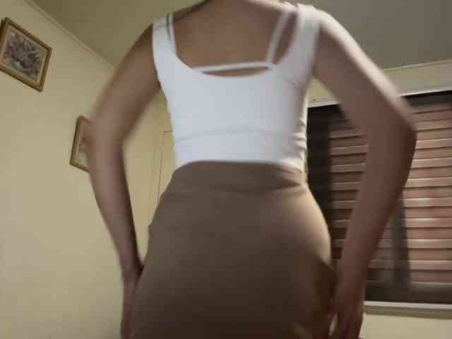 LilyBrazen webcam