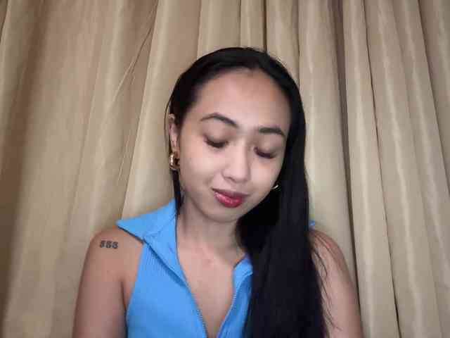 LilyBrazen webcam