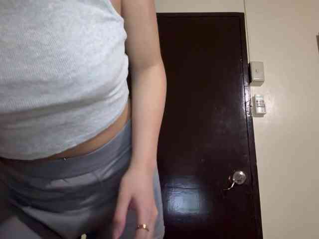 LilyBrazen webcam