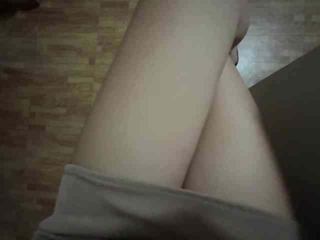 LilyBrazen webcam